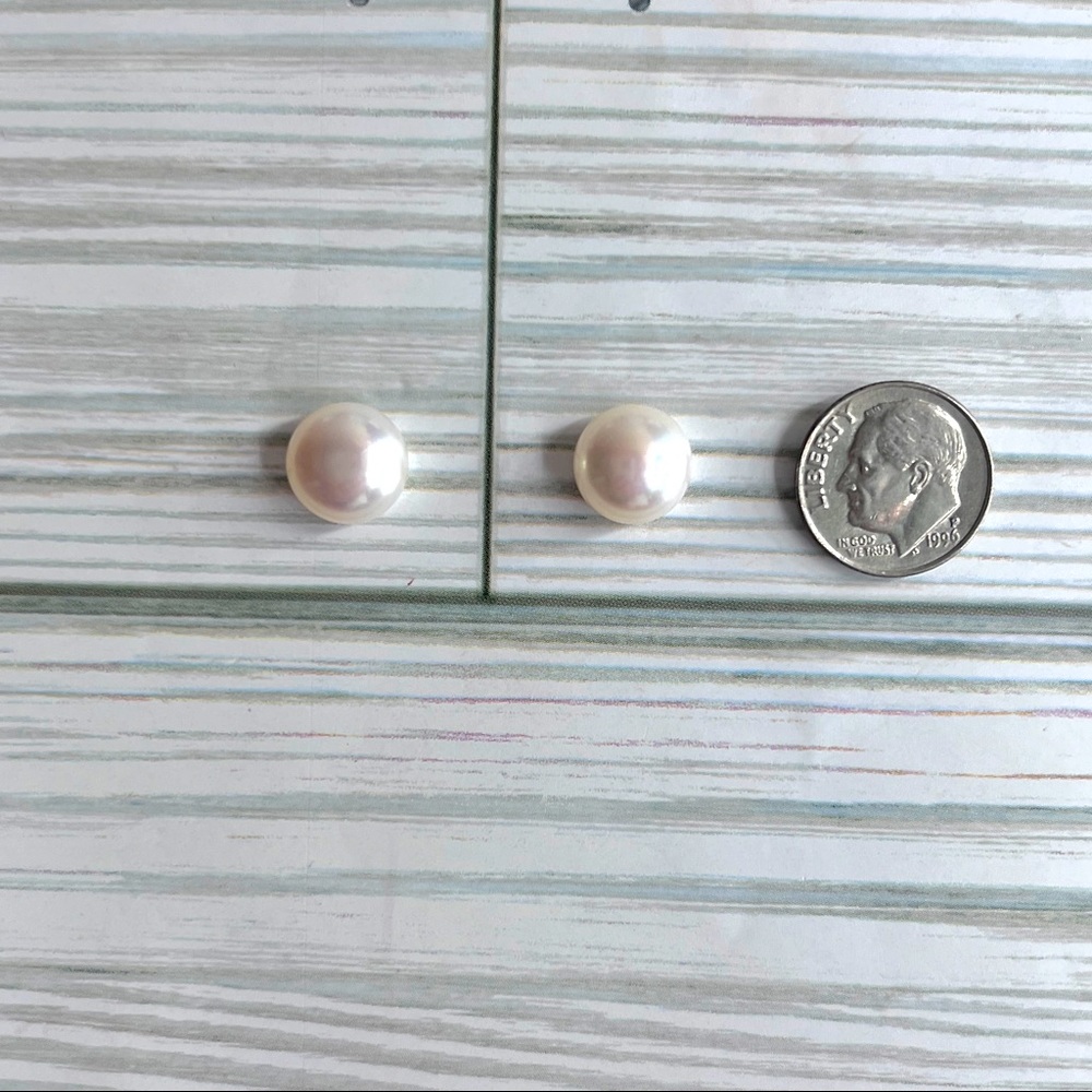 Freshwater pearl button pierced earrings